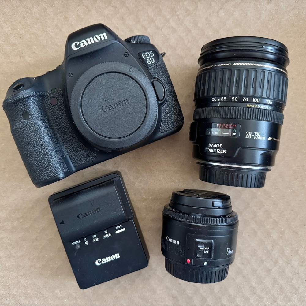 Canon Black Digital Camera with Zoom Lens